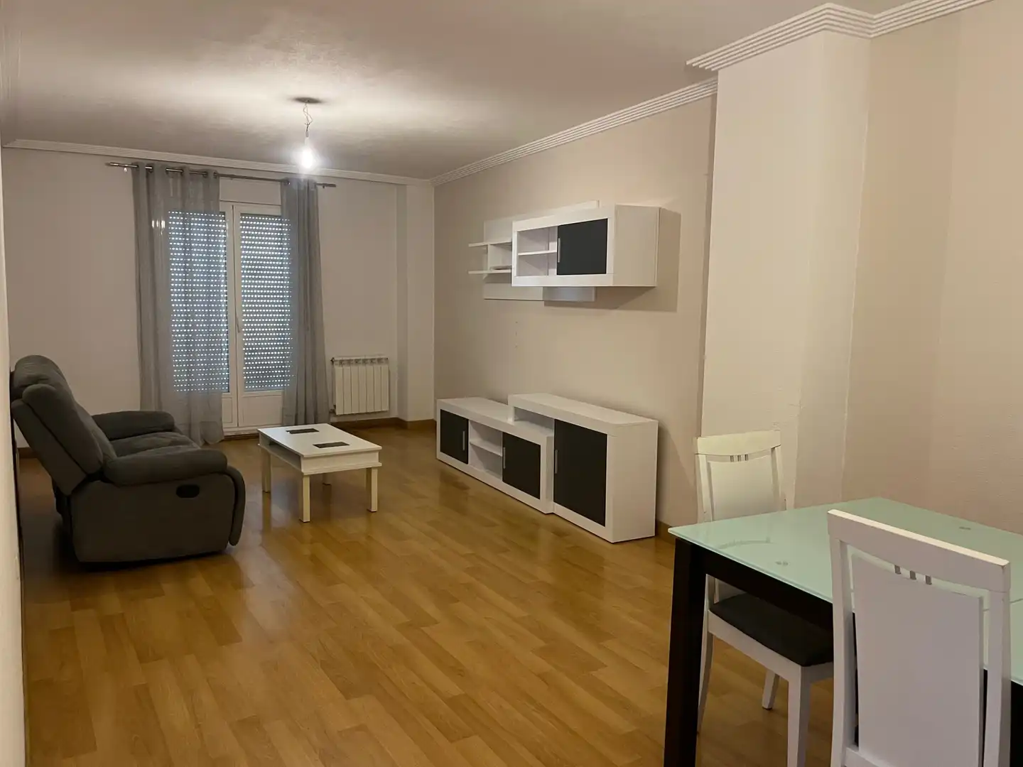 Living room of Flat for sale in Castellanos de Moriscos  with Heating, Parquet flooring and Furnished