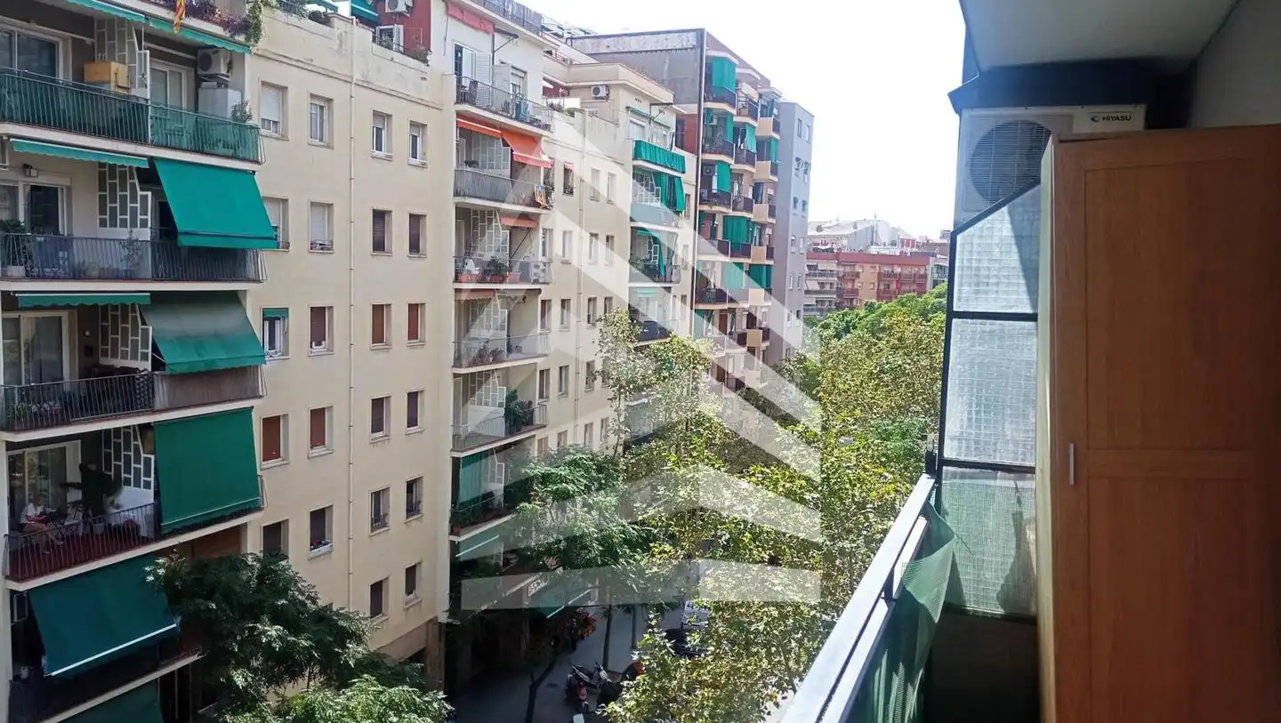 Flat with terrace for sale in calle de Bofarull