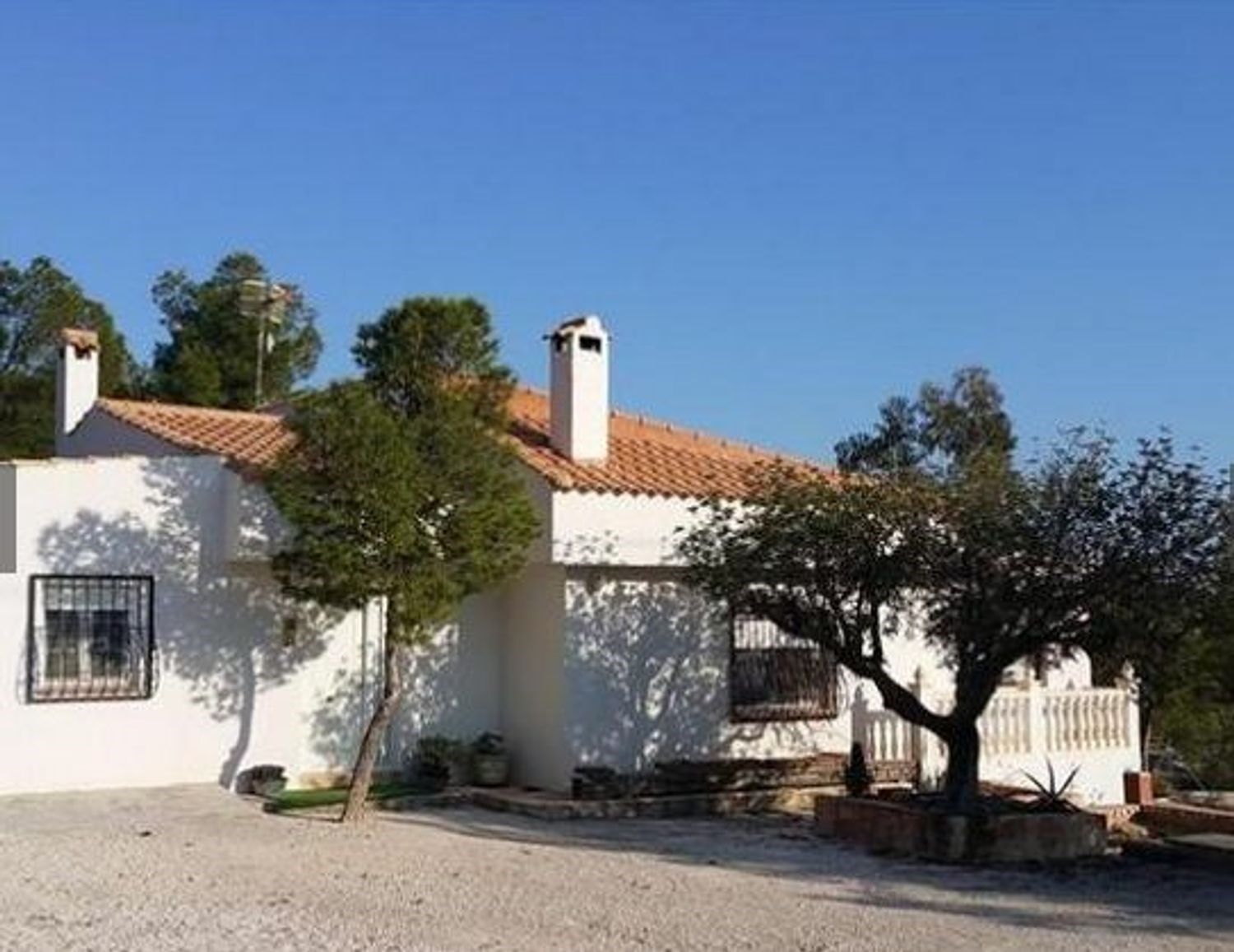 Vista exterior de Casa o xalet en venda en Agost amb Terrassa, Traster i Moblat