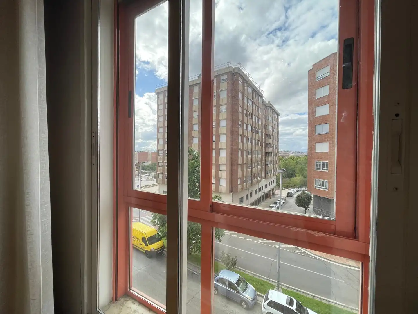 Vista exterior de Piso en venta en Ponferrada con Calefacción, Terraza y Trastero
