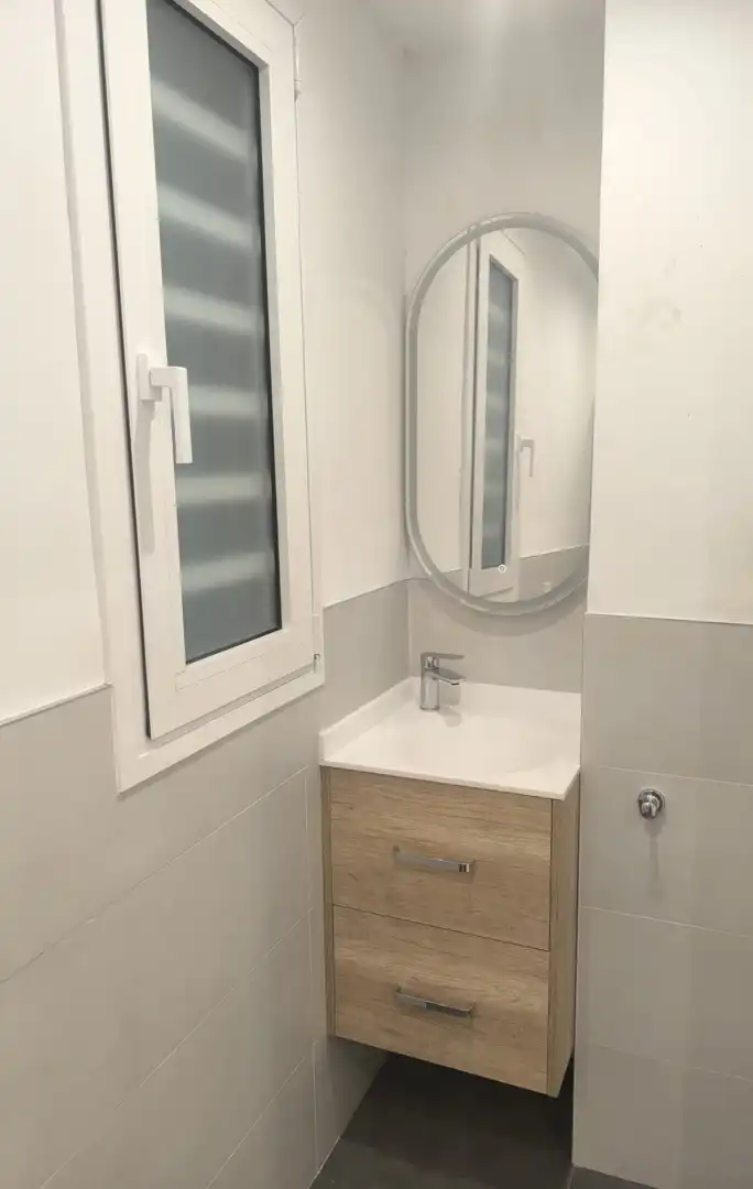 Bathroom of Flat for rent in Madrid  with Air Conditioner, Heating and Parquet flooring