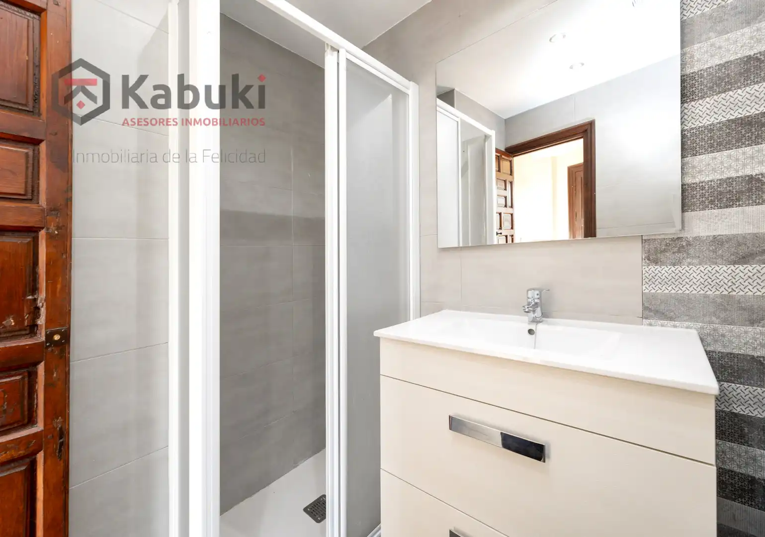 Badezimmer von Wohnung zur Miete in Granada mit Abstellraum und Möbliert
