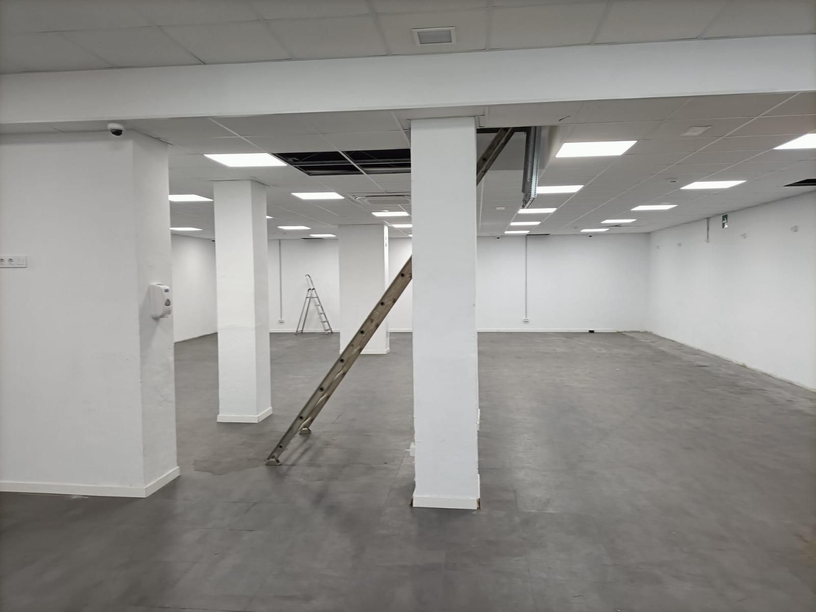 Geschaftsraum zur Miete in Carrer de la Batllòria, Sant Crist, Montigalà - Sant Crist