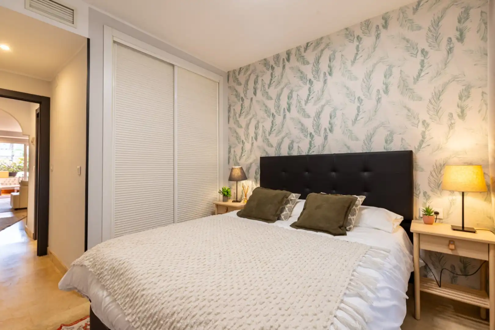 Schlafzimmer von Wohnungen zur Miete in Marbella mit Klimaanlage, Heizung und Terrasse