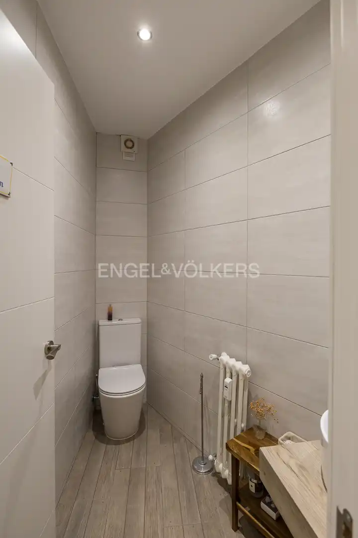 Badezimmer von Wohnung zur Miete in Madrid mit Klimaanlage und Heizung