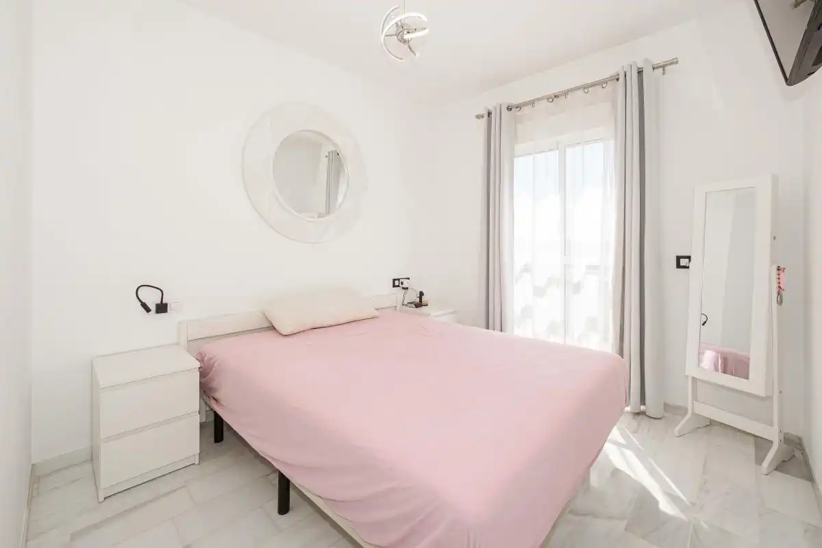 Habitación de Casa o chalet en venta en Huévar del Aljarafe con Aire acondicionado, Calefacción y Jardín privado