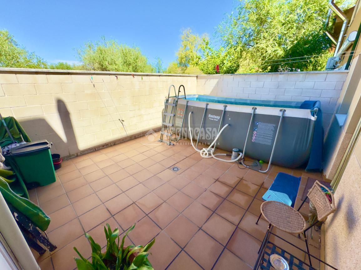 Piscina de Casa adosada en venda en Valdeaveruelo amb Calefacció, Parquet i Terrassa