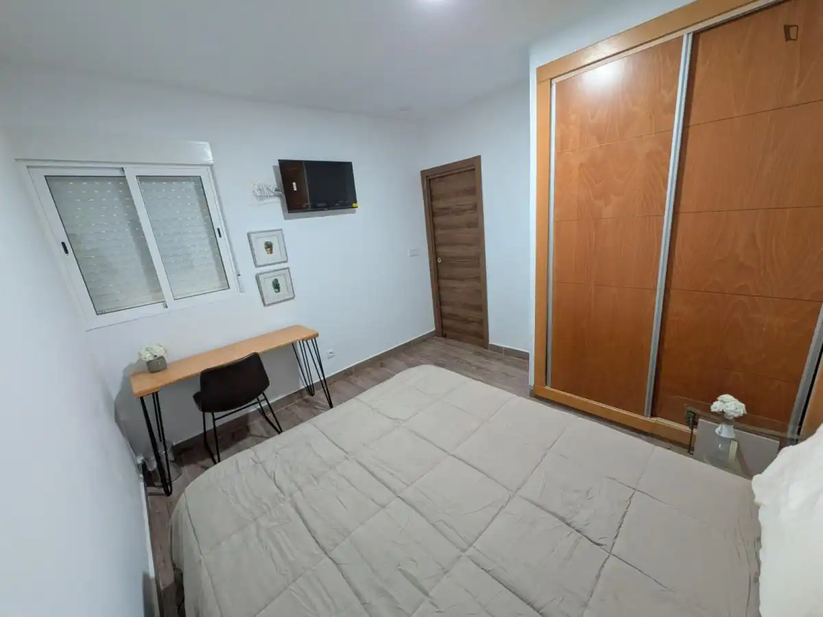 Dormitori de Casa o xalet per a compartir en Málaga amb Aire condicionat, Moblat i Rentadora