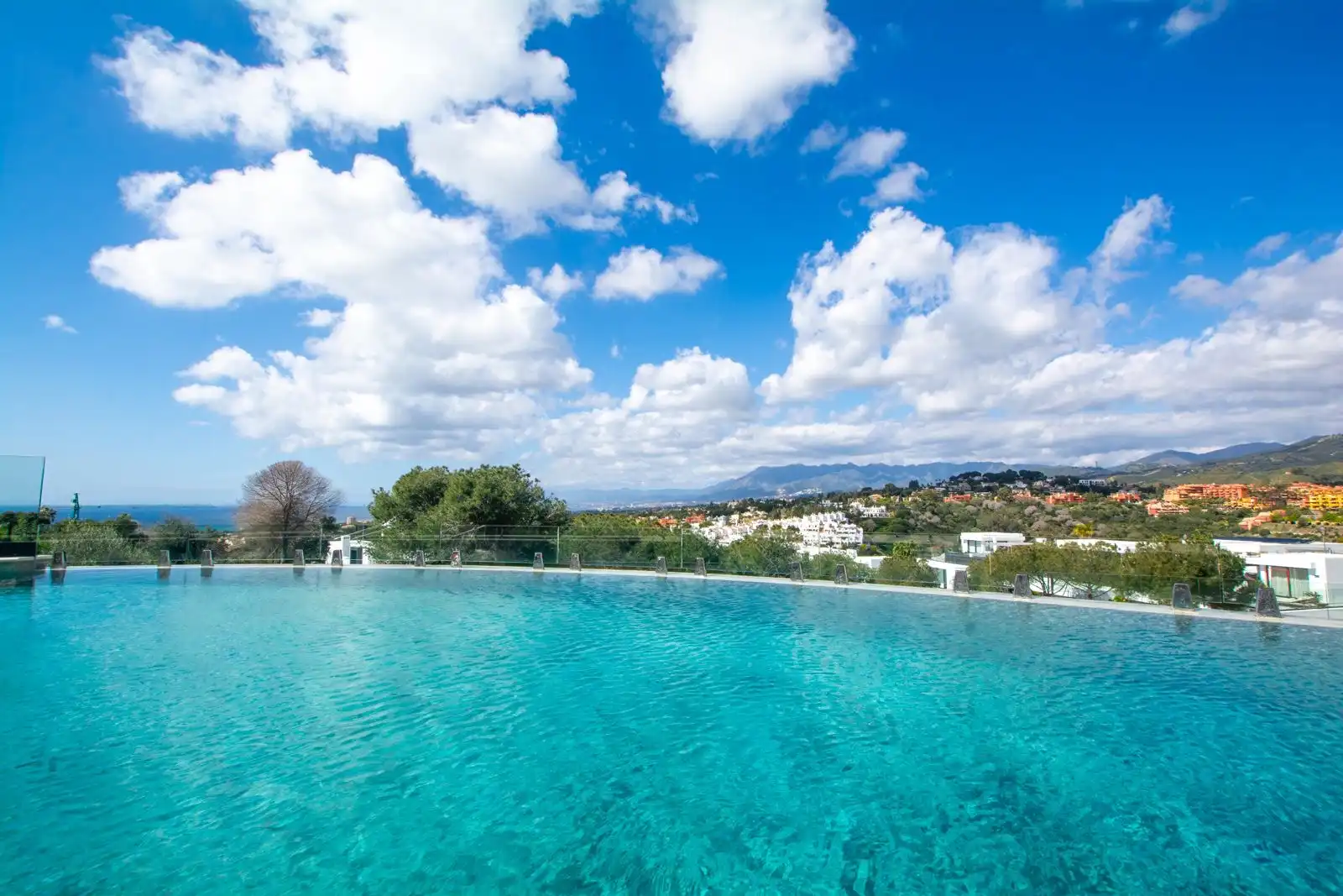 Piscina de Planta baixa en venda en Marbella amb Aire condicionat, Calefacció i Jardí privat