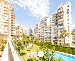 Vista exterior de Pis en venda en Villajoyosa / La Vila Joiosa amb Aire condicionat, Terrassa i Piscina