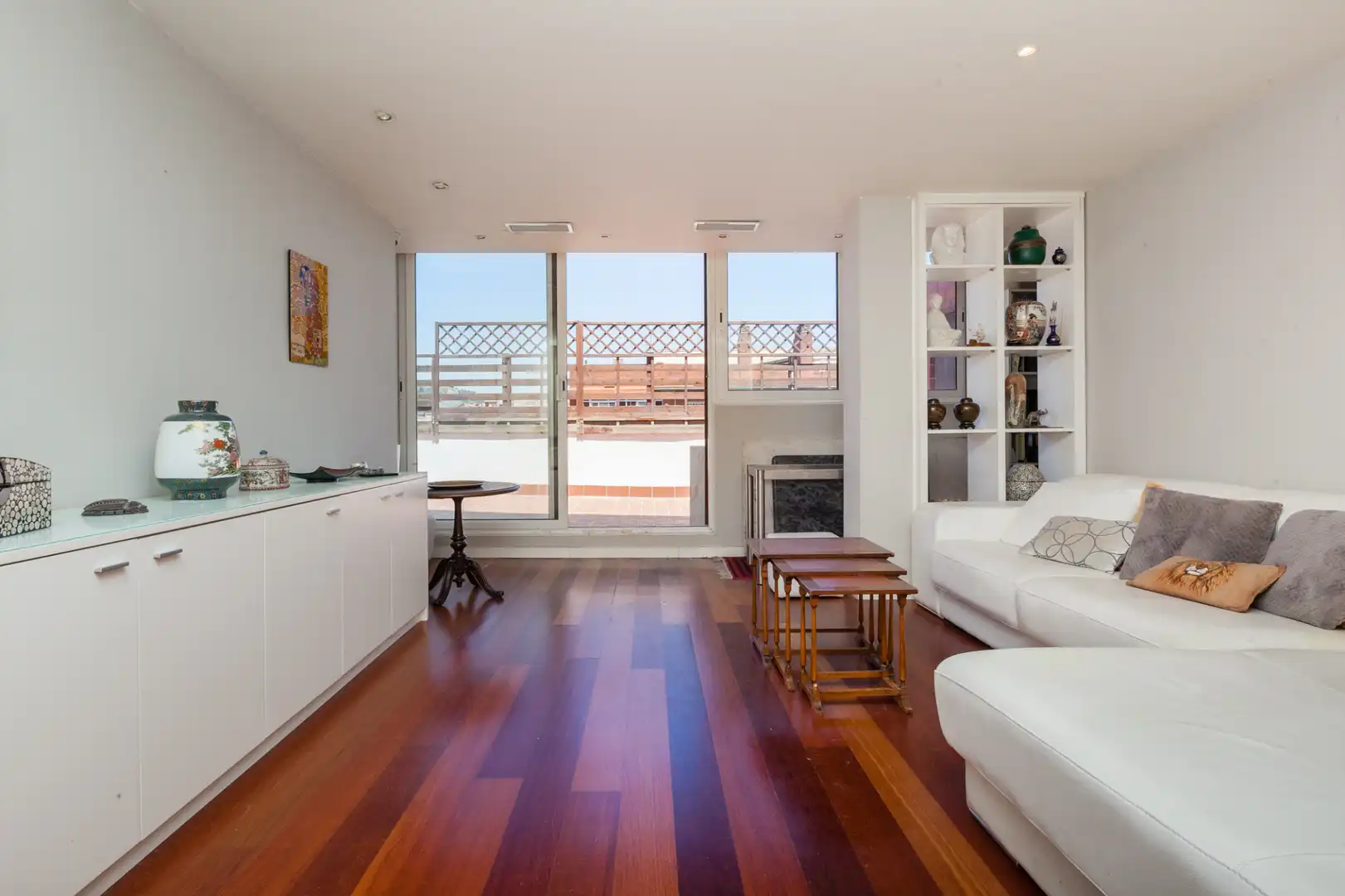 Wohnzimmer von Dachboden zum Verkauf in Barcelona mit Klimaanlage, Terrasse und Abstellraum