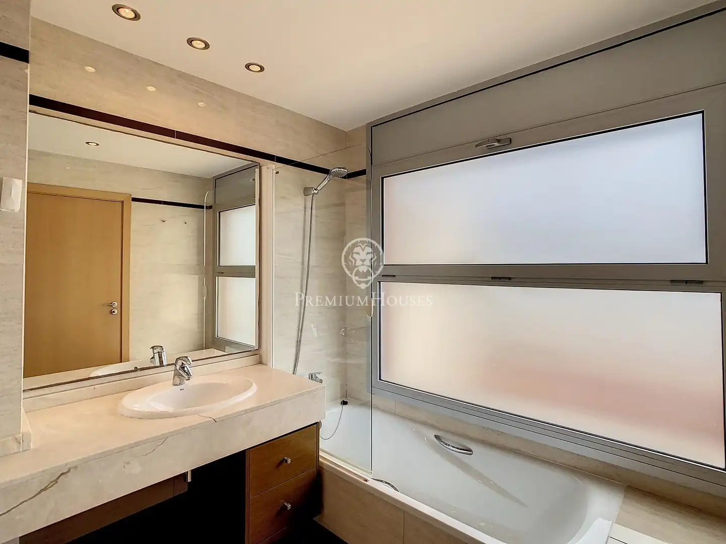 Baño de Casa adosada en venta en Arenys de Munt con Aire acondicionado, Calefacción y Jardín privado