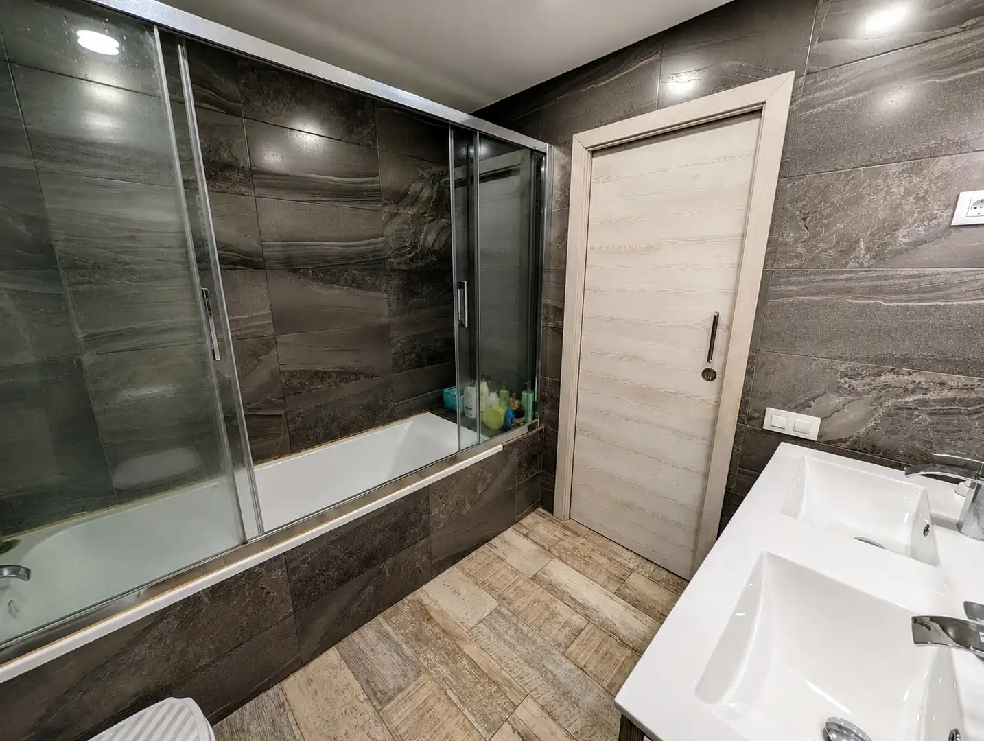 Baño de Casa adosada en venta en Badalona con Parquet, Terraza y Trastero