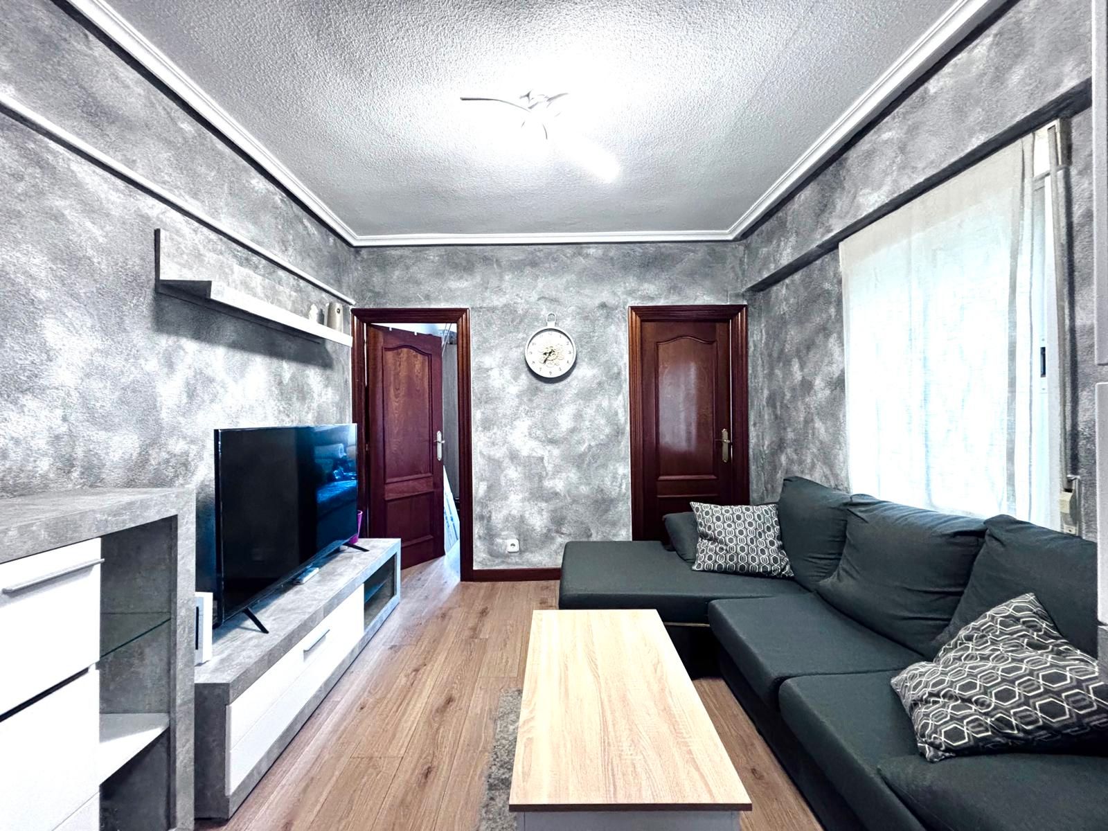 Sala d'estar de Pis en venda en Burgos Capital amb Calefacció