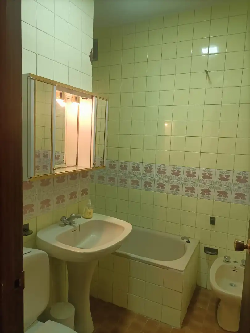 Bathroom of Flat for rent in Jaén  with Air Conditioner, Heating and Furnished