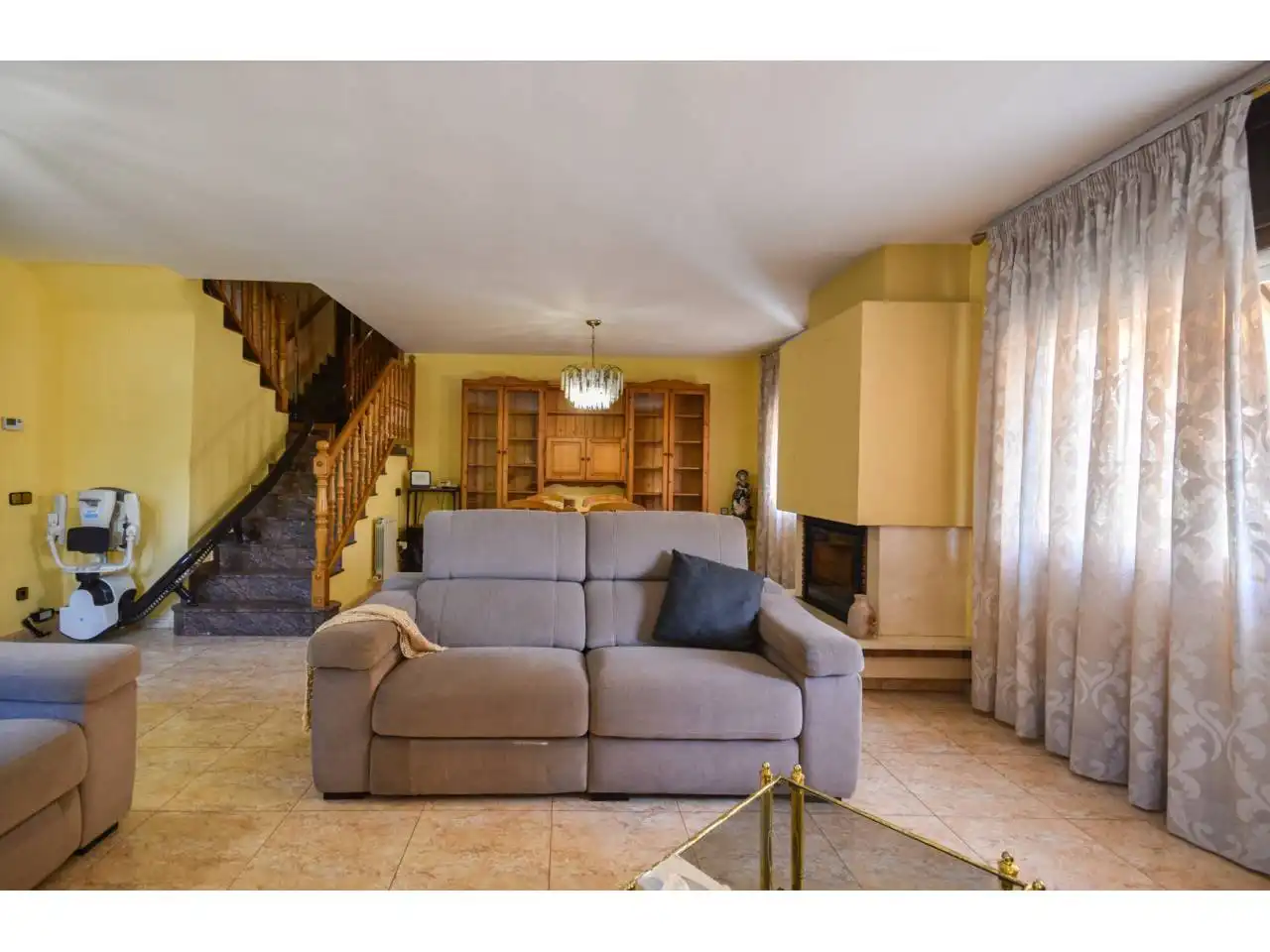 Sala de estar de Casa o chalet en venta en Santa Perpètua de Mogoda con Aire acondicionado, Calefacción y Jardín privado