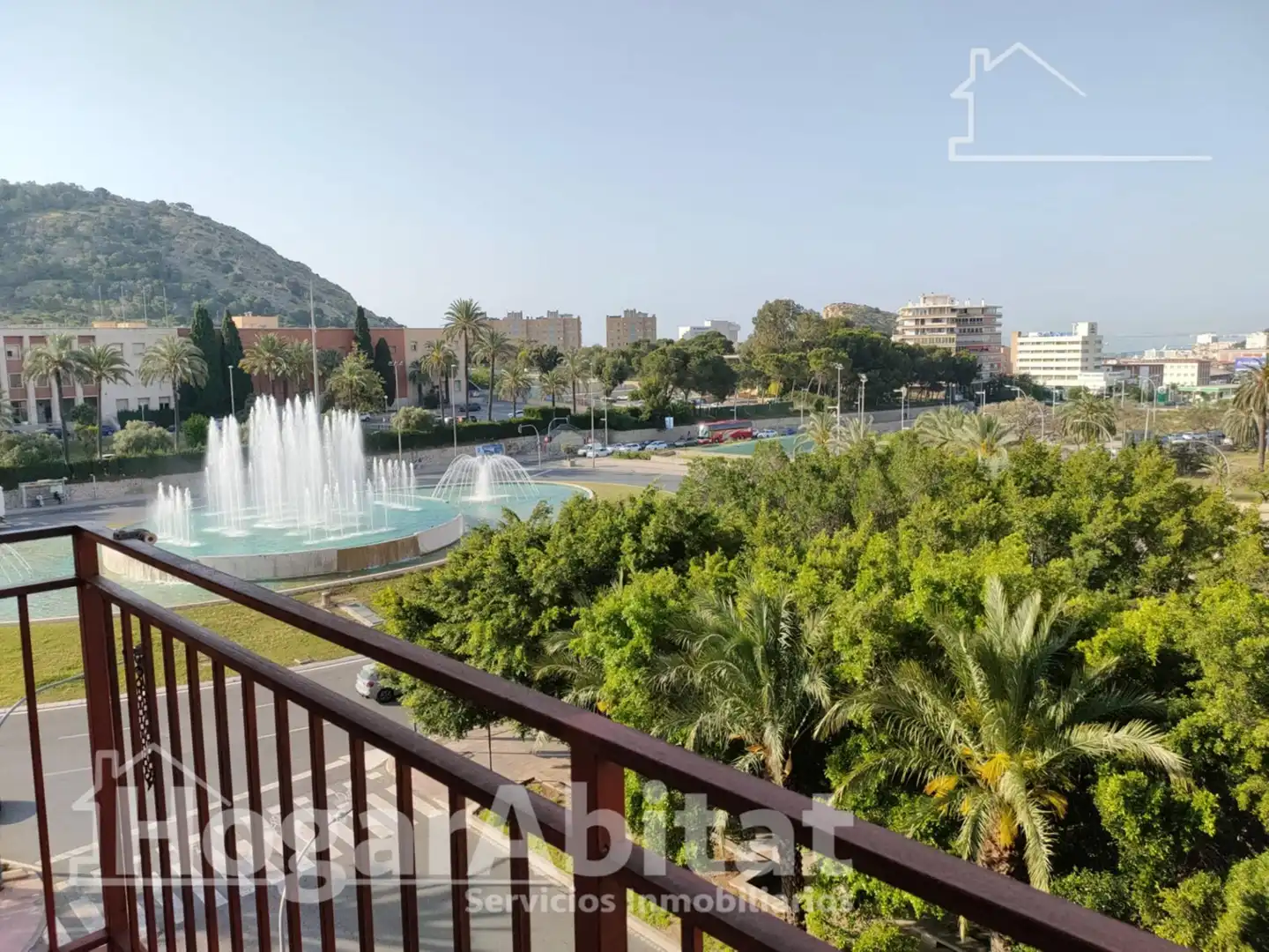 Vista exterior de Piso en venta en Alicante / Alacant con Jardín privado, Balcón y Piscina comunitaria