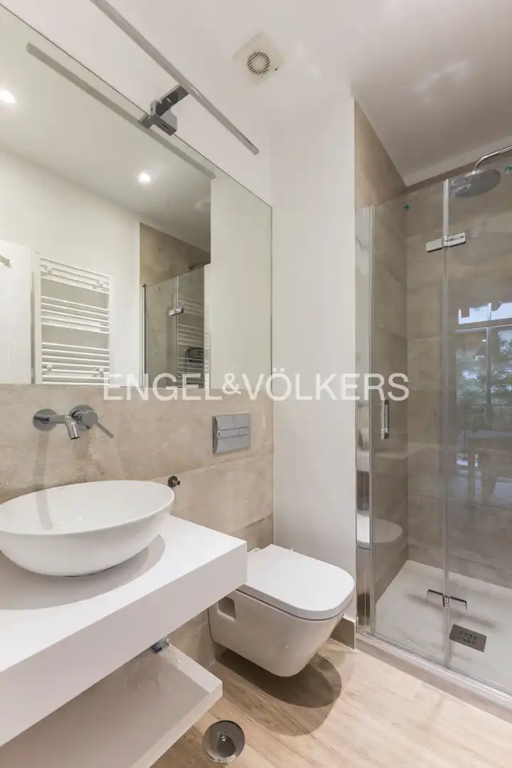 Badezimmer von Wohnung zur Miete in Chamberí