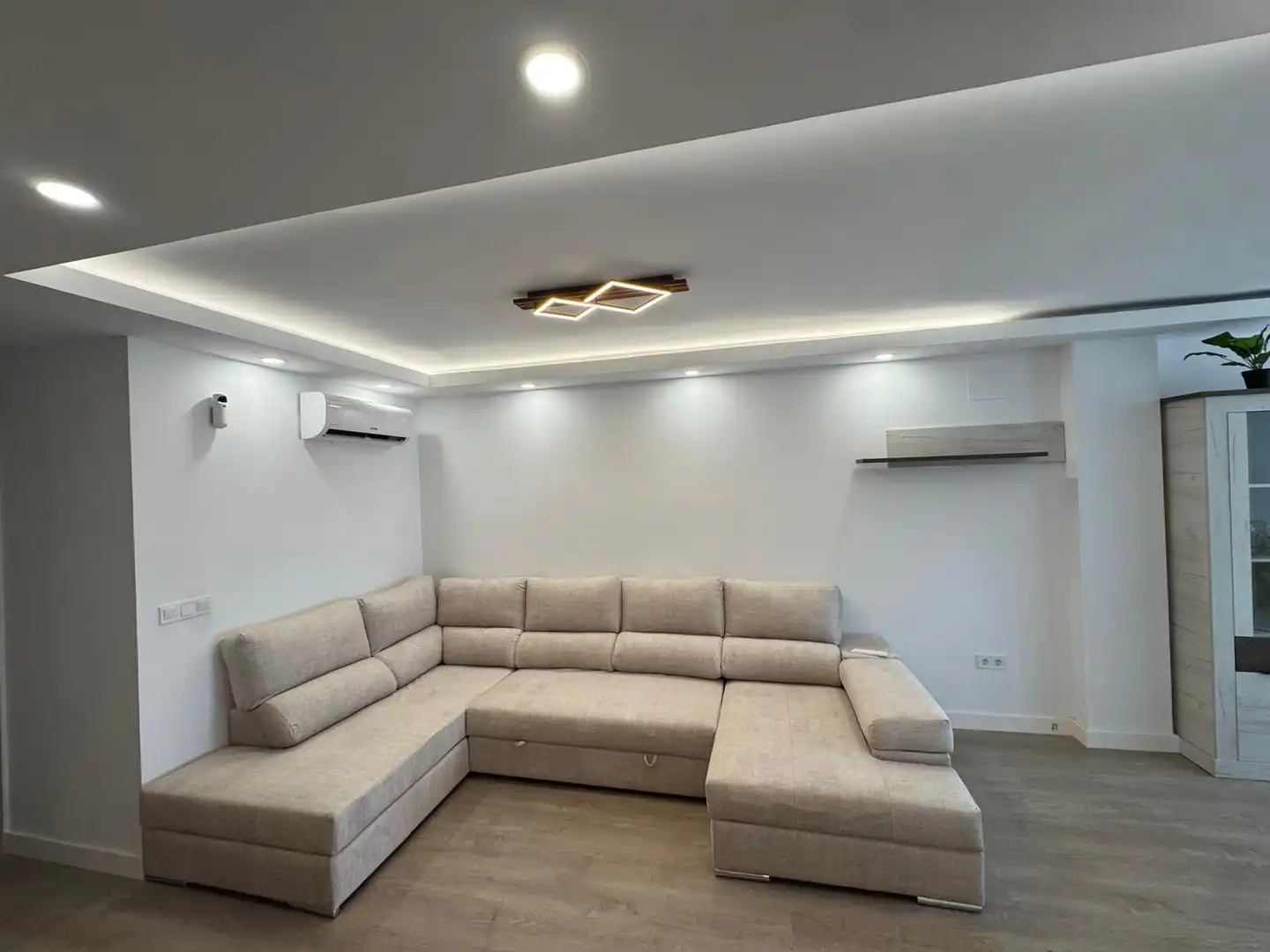 Sala d'estar de Pis de lloguer en Rincón de la Victoria amb Aire condicionat, Calefacció i Jardí privat