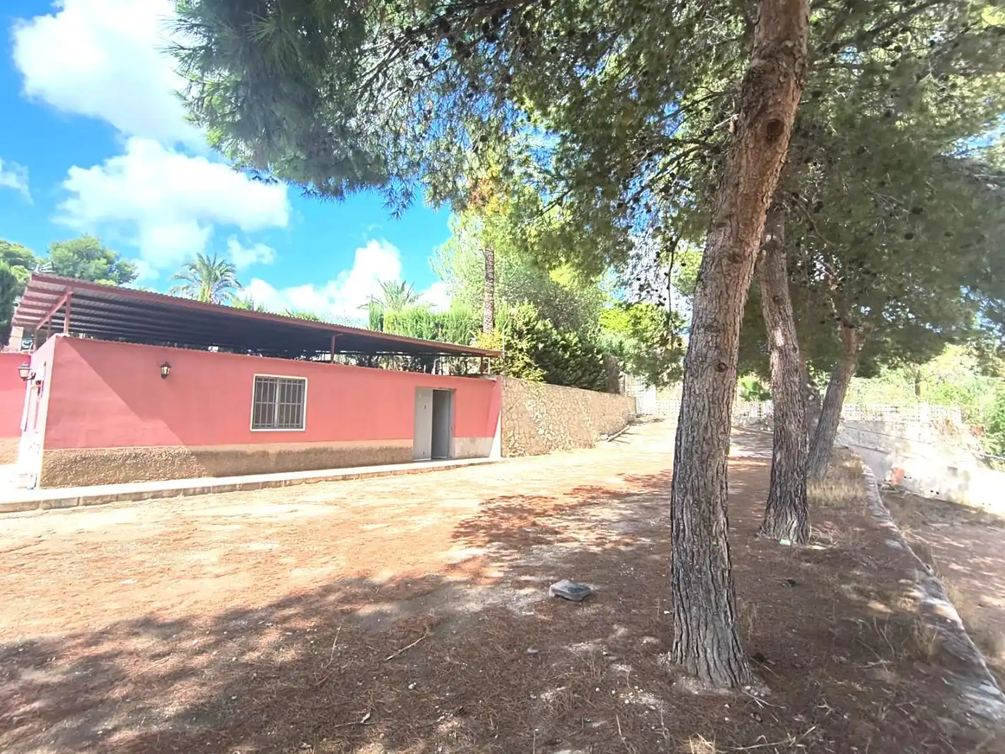Vista exterior de Casa o xalet en venda en Crevillent amb Aire condicionat, Terrassa i Piscina