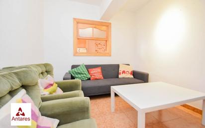 Living room of Flat for sale in  Granada Capital