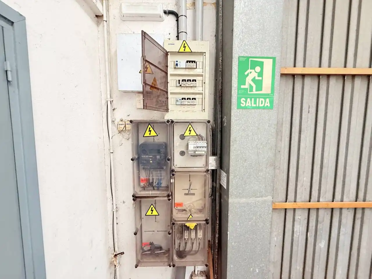 Parking de Nave industrial de alquiler en Riells i Viabrea