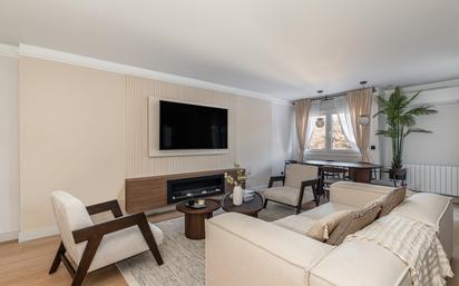 Living room of Flat for sale in  Madrid Capital  with Air Conditioner, Heating and Terrace