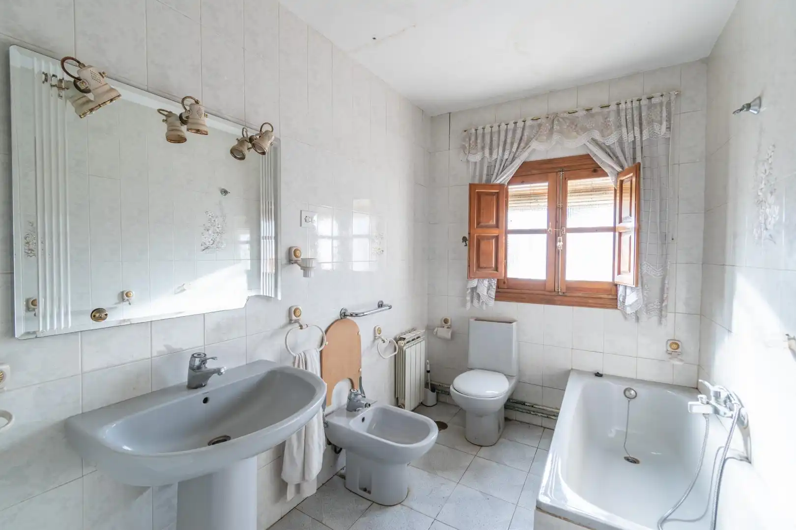 Baño de Casa o chalet en venta en Vegas del Genil con Calefacción, Jardín privado y Terraza