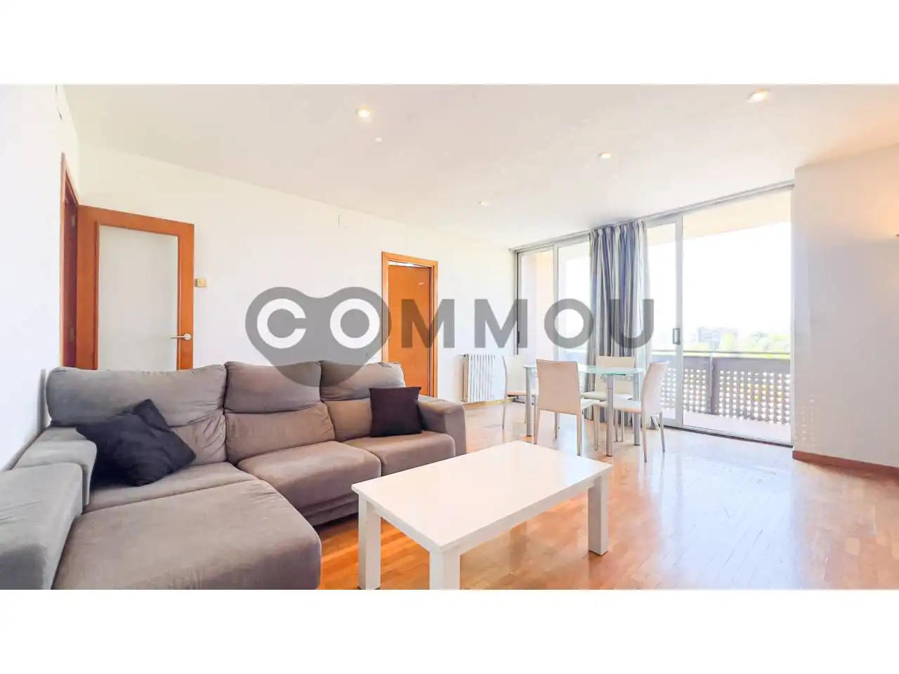 Sala de estar de Piso en venta en Vic con Calefacción, Parquet y Terraza
