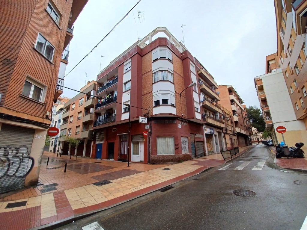 Vista exterior de Piso en venta en  Zaragoza Capital con Trastero