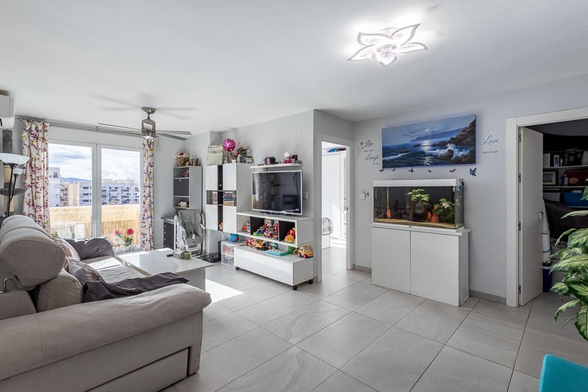 Living room of Flat for sale in  Granada Capital  with Air Conditioner