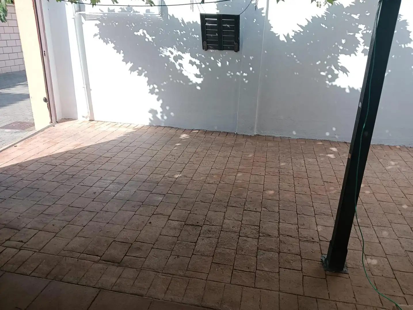 Aparcament de Casa adosada en venda en Puerto Real amb Aire condicionat, Jardí privat i Terrassa