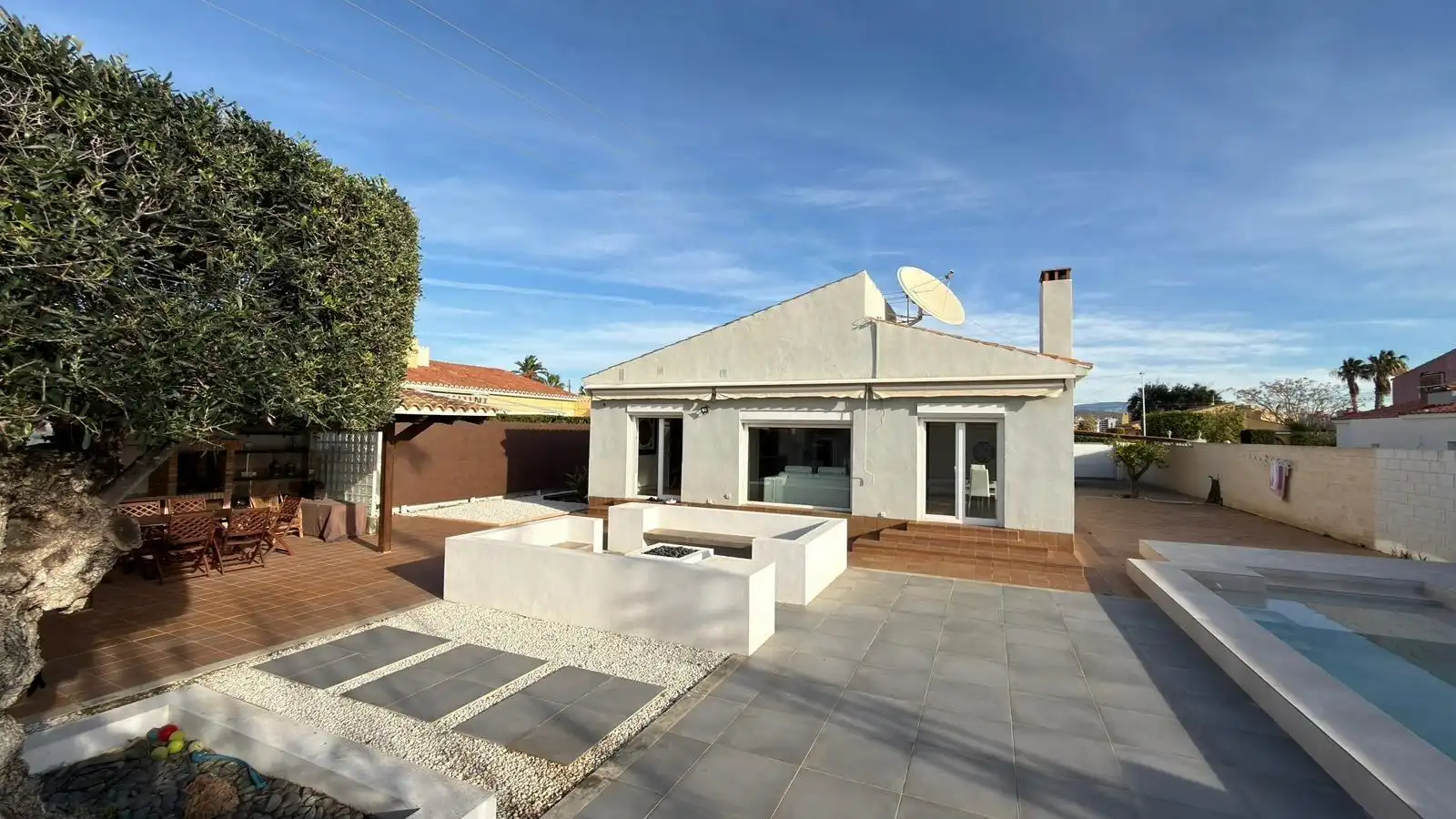 Exterior view of Houses for sale in El Campello  with Air Conditioner, Terrace and Swimming Pool