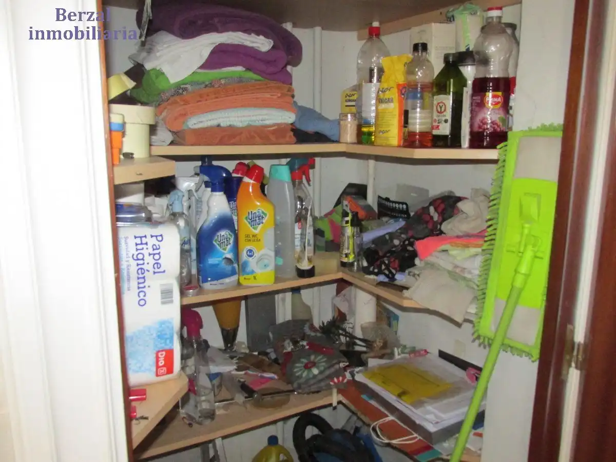 Dormitori de Casa o xalet en venda en  Logroño amb Calefacció, Jardí privat i Terrassa