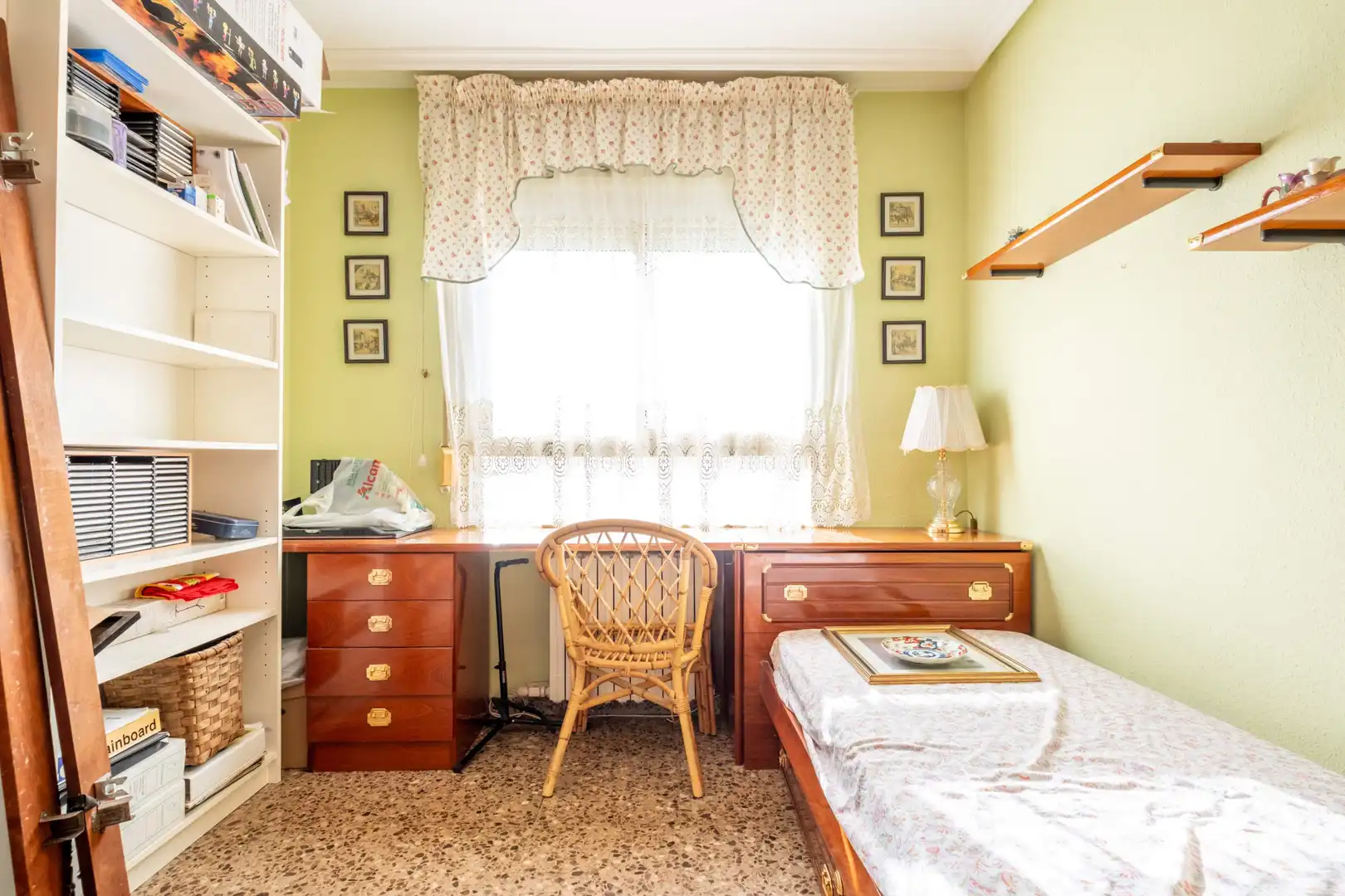 Bedroom of Flat for sale in Zaragoza  with Heating, Terrace and Storage room