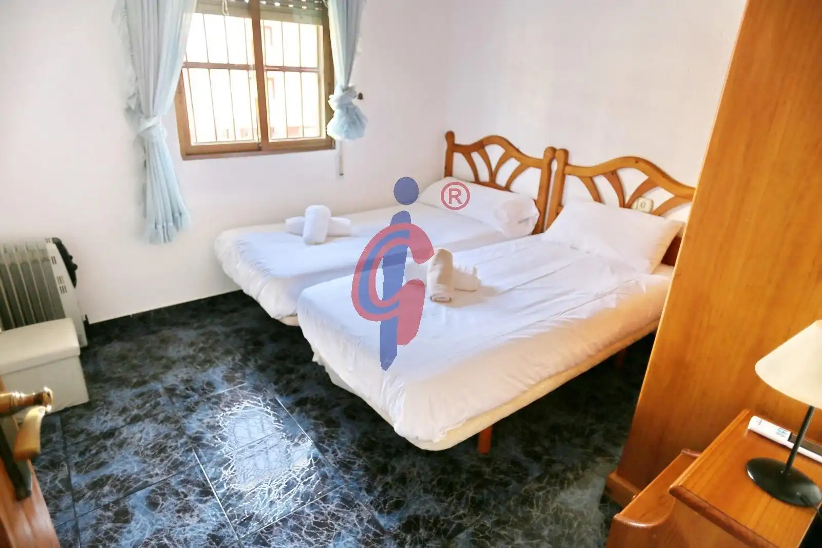 Habitación de Casa adosada en venta en Guardamar del Segura con Aire acondicionado, Terraza y Amueblado