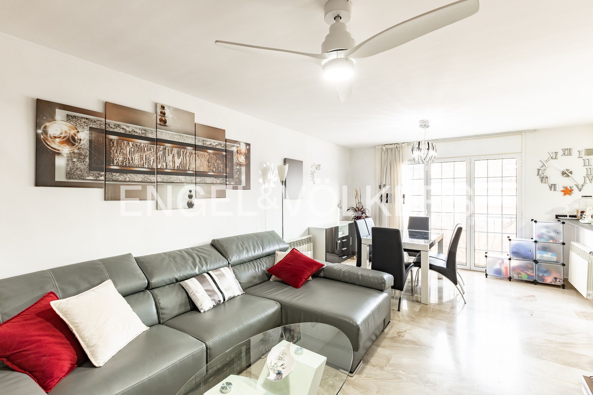 Living room of Duplex for sale in Llinars del Vallès  with Heating, Parquet flooring and Terrace