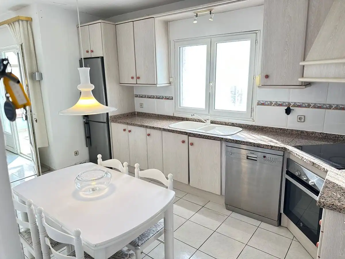 Küche von Haus oder Chalet zum Verkauf in Salobreña mit Klimaanlage, Terrasse und Schwimmbad
