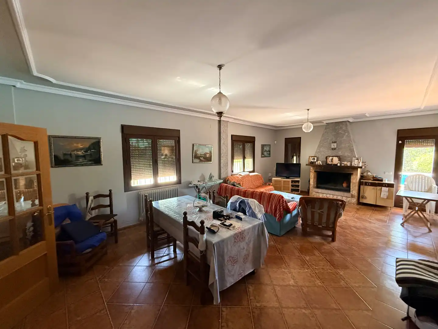 Sala d'estar de Finca rústica en venda en Tomelloso amb Jardí privat, Piscina i Moblat
