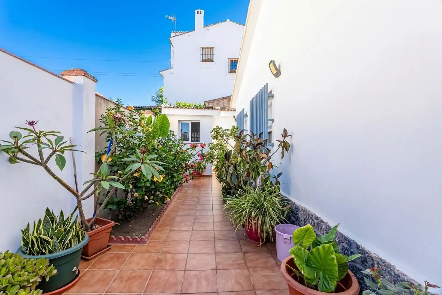 Vista exterior de Casa o xalet en venda en Rincón de la Victoria amb Terrassa i Traster