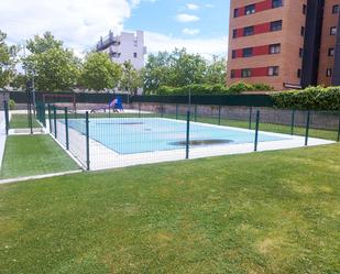 Swimming pool of Flat for sale in  Madrid Capital  with Air Conditioner and Balcony