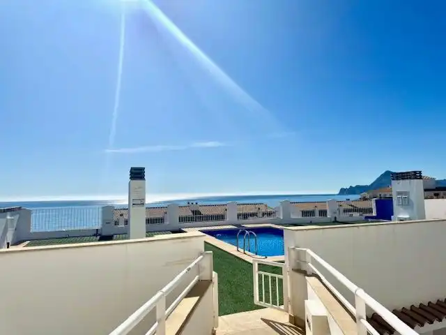 Schwimmbecken von Dachboden zur Miete in Altea mit Klimaanlage, Terrasse und Möbliert