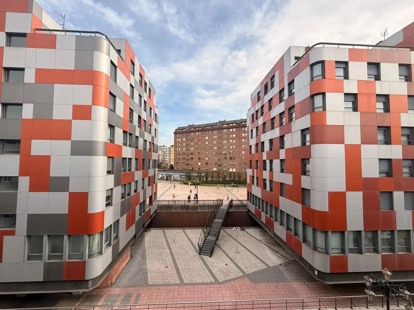 Vista exterior de Pis en venda en Oviedo  amb Calefacció, Terrassa i Traster