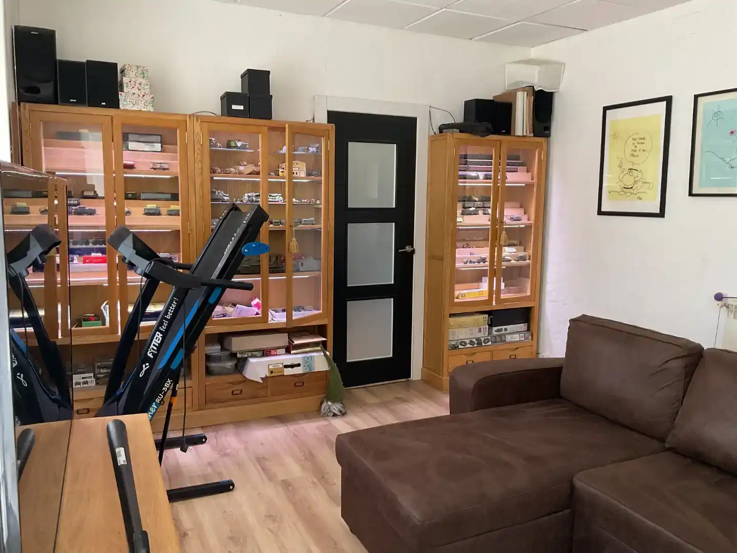 Sala d'estar de Casa adosada en venda en Villaturiel amb Balcó
