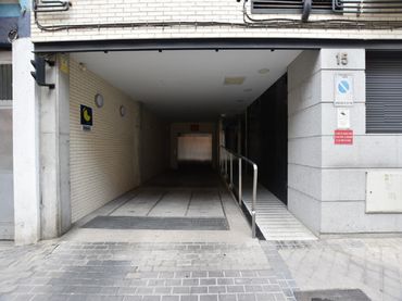 Parking with lift for sale in Luis Cabrera