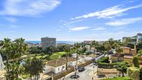 Vista exterior de Casa o xalet en venda en Benalmádena amb Aire condicionat, Terrassa i Piscina