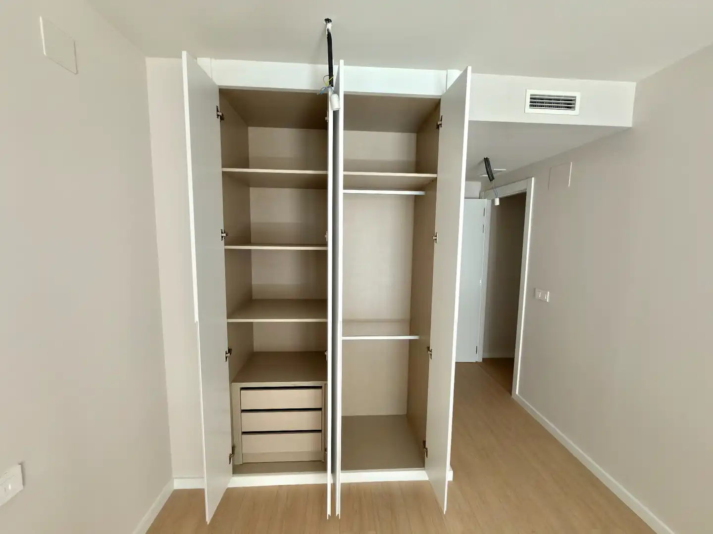 Bedroom of Flat for sale in Valencia  with Air Conditioner, Parquet flooring and Terrace