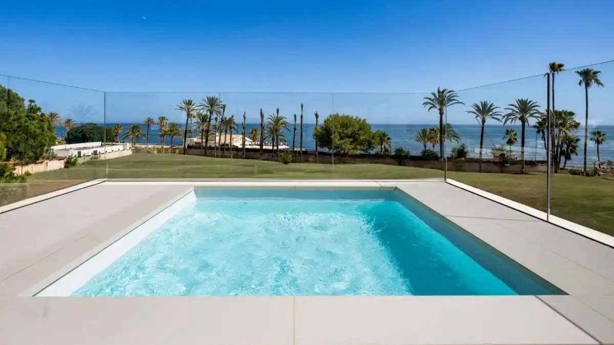 Chalet con piscina en venta en San Pedro de Alcántara, imagen 2