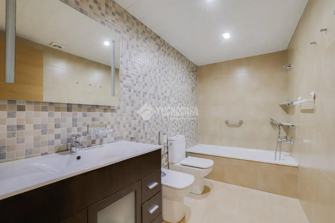 Piso con terraza en venta en Can Mas, imagen 19