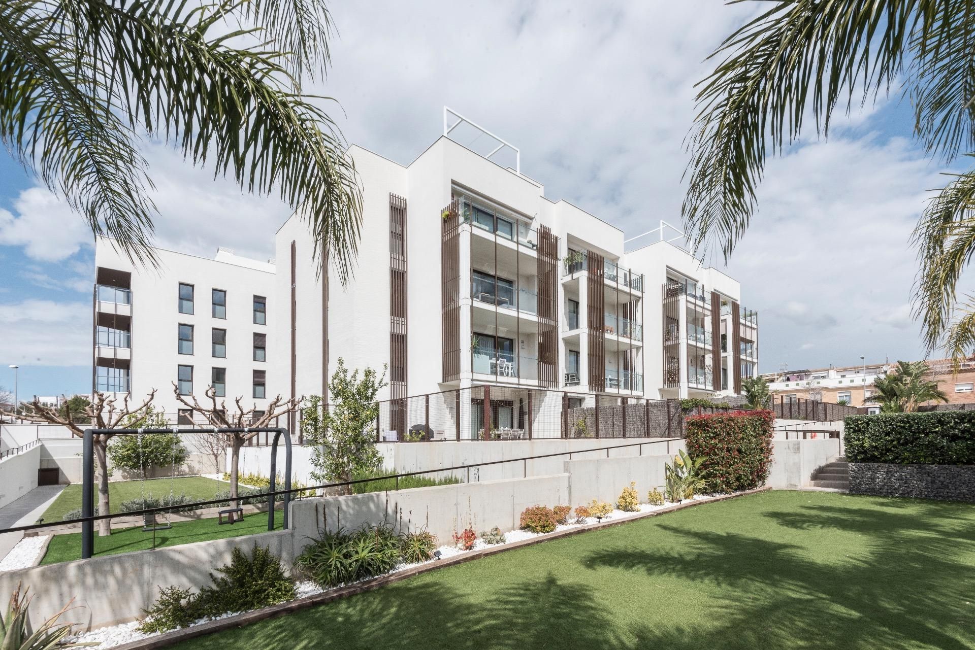 Exterior view of Flat for sale in Vilanova i la Geltrú  with Air Conditioner, Heating and Private garden